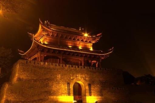 中国四大名楼：蓬莱阁 、滕王阁、黄鹤楼、岳阳楼