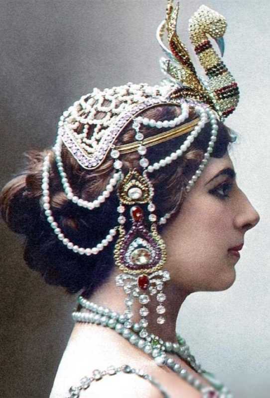 全球奇闻异事大赏：豪宅似鬼屋、古印度装甲裤重现