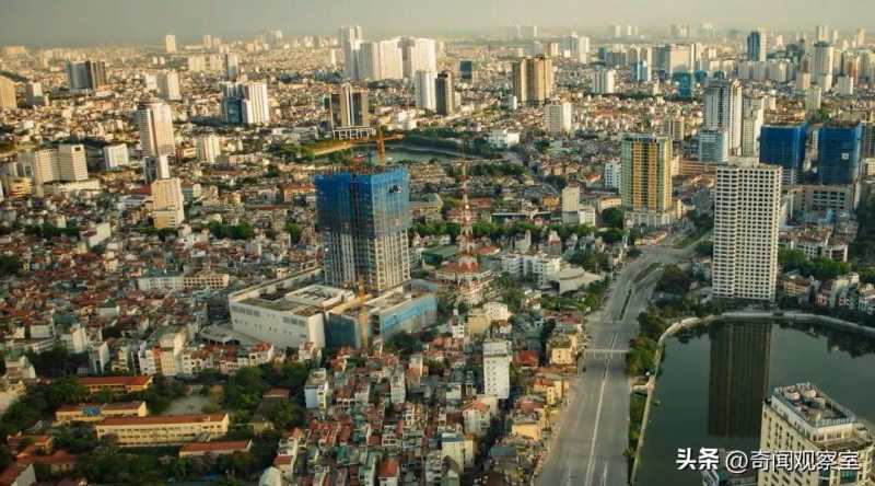 女网红的惊天骗局，为骗人雇300人演戏，把众富豪们耍的团团转