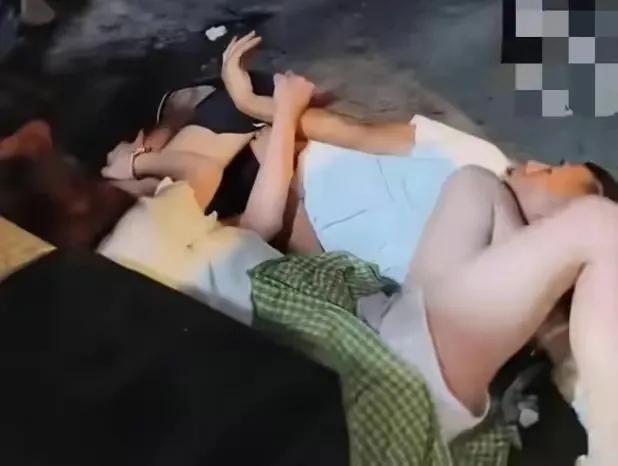 奇闻，男子被陌生女按倒欲强行猥亵，警方介入，双方和解