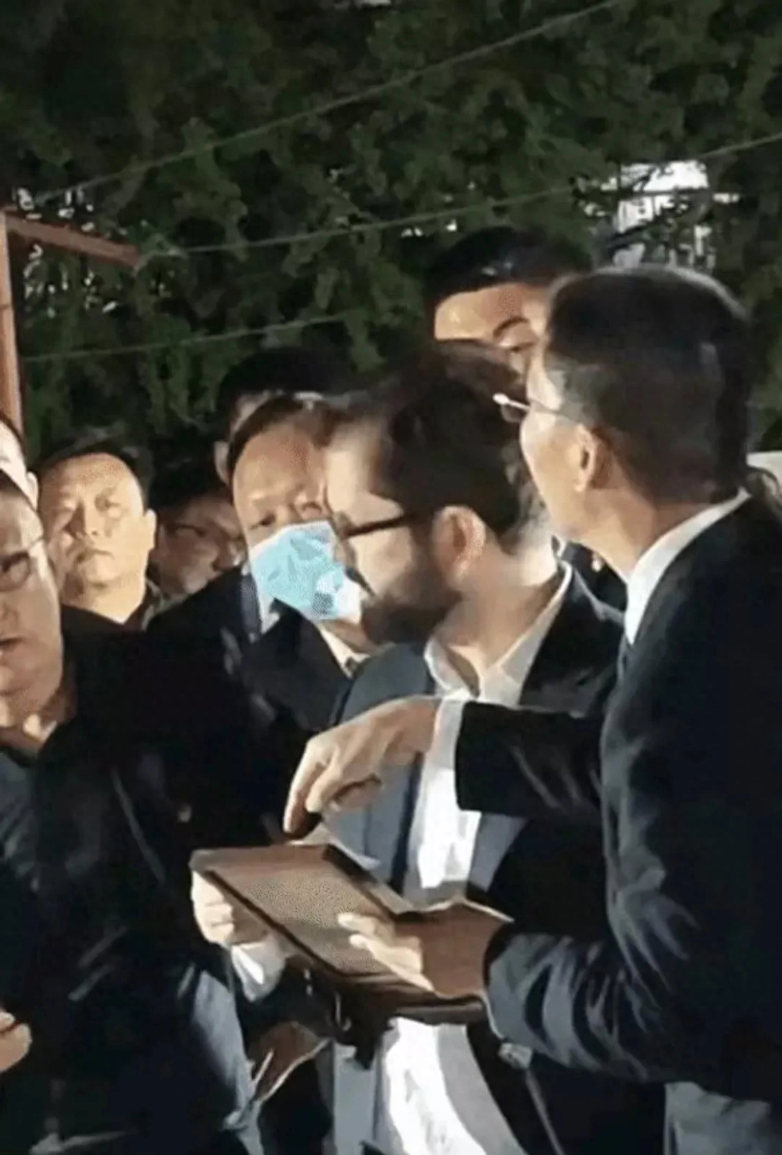 年轻总统奇闻趣事：智利总统博里奇在北京潘家园古玩市场捡了个漏