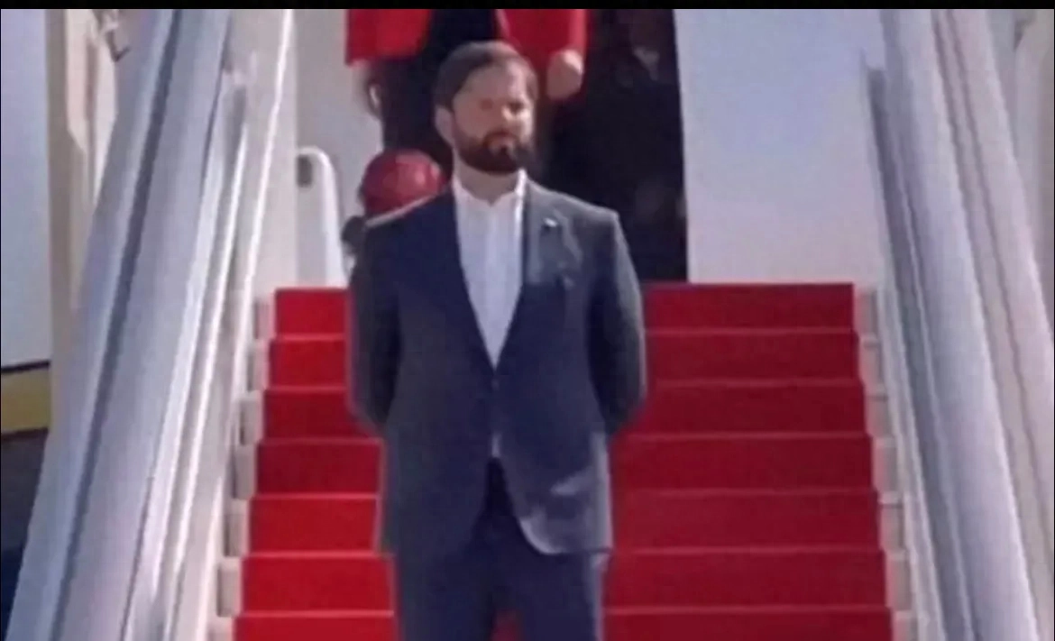 年轻总统奇闻趣事：智利总统博里奇在北京潘家园古玩市场捡了个漏