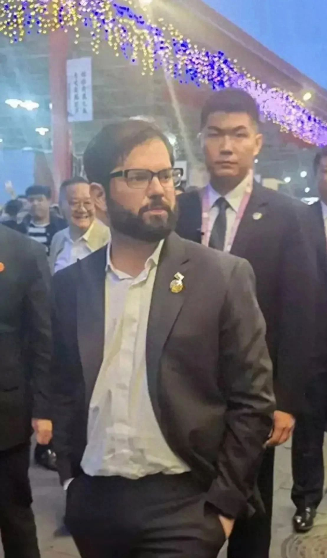 年轻总统奇闻趣事：智利总统博里奇在北京潘家园古玩市场捡了个漏