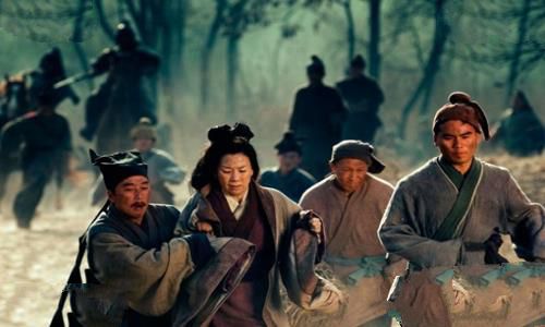 长坂坡之战谁的功劳最大?张飞在当阳桥上吼死了谁?