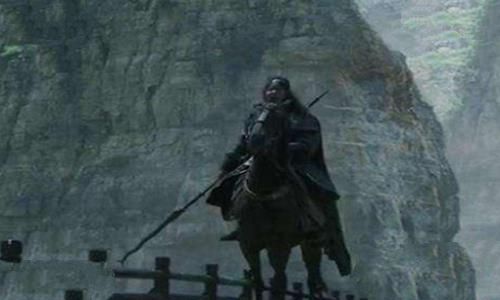 长坂坡之战谁的功劳最大?张飞在当阳桥上吼死了谁?