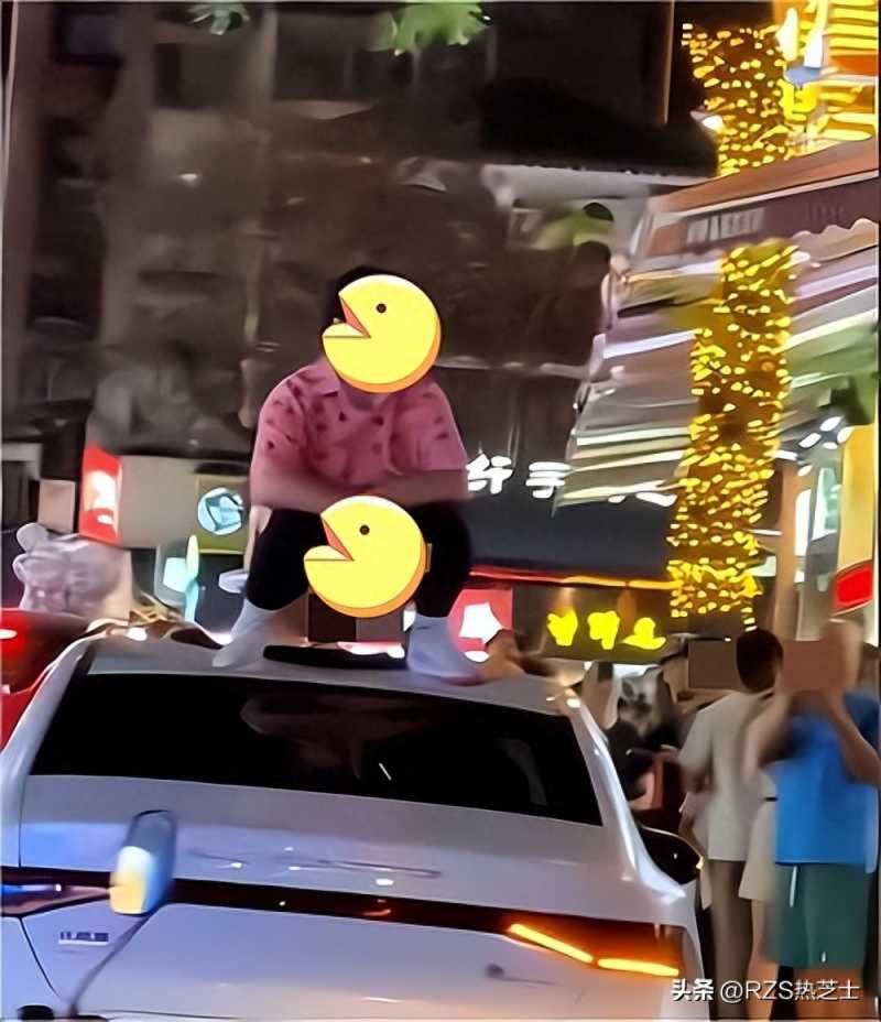 桂林奇闻！女子爬上车顶做不雅动作引发瞠目结舌