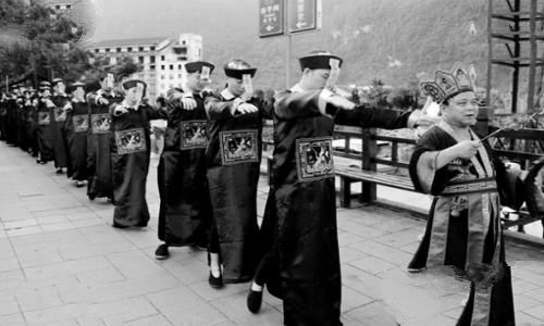 湘西赶尸究竟是骗局还是真事?湘西赶尸人大揭秘