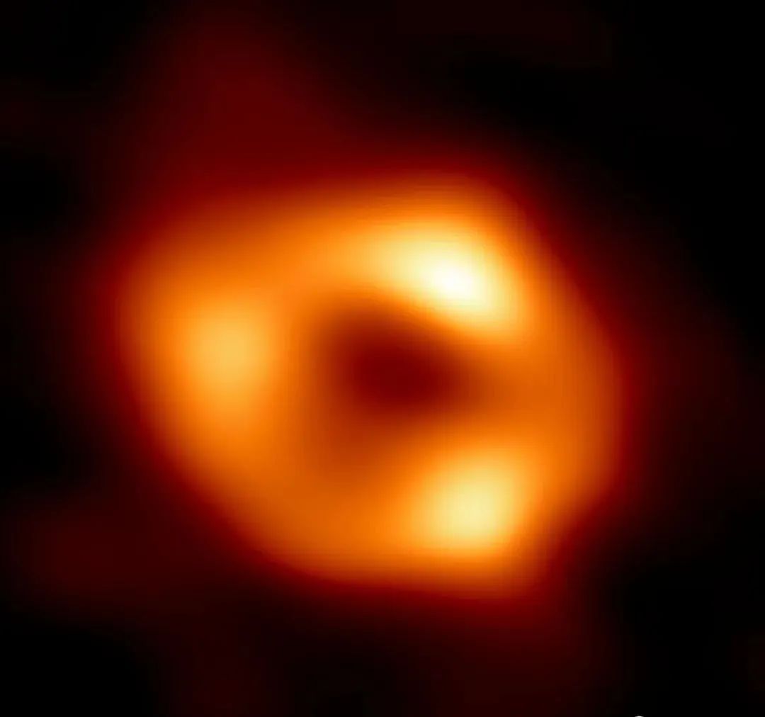 75亿光年外，有什么东西似乎逃离了星系，哈勃疑似拍到尾迹