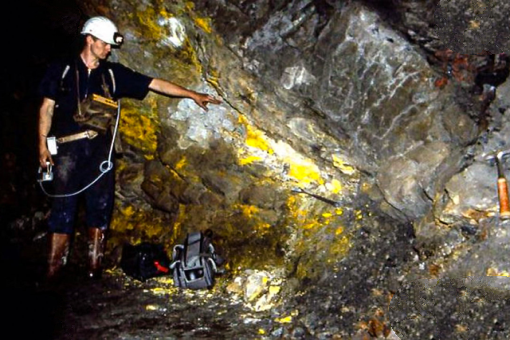 25亿年前芯片化石出土，引发思考人类或非首个地球文？